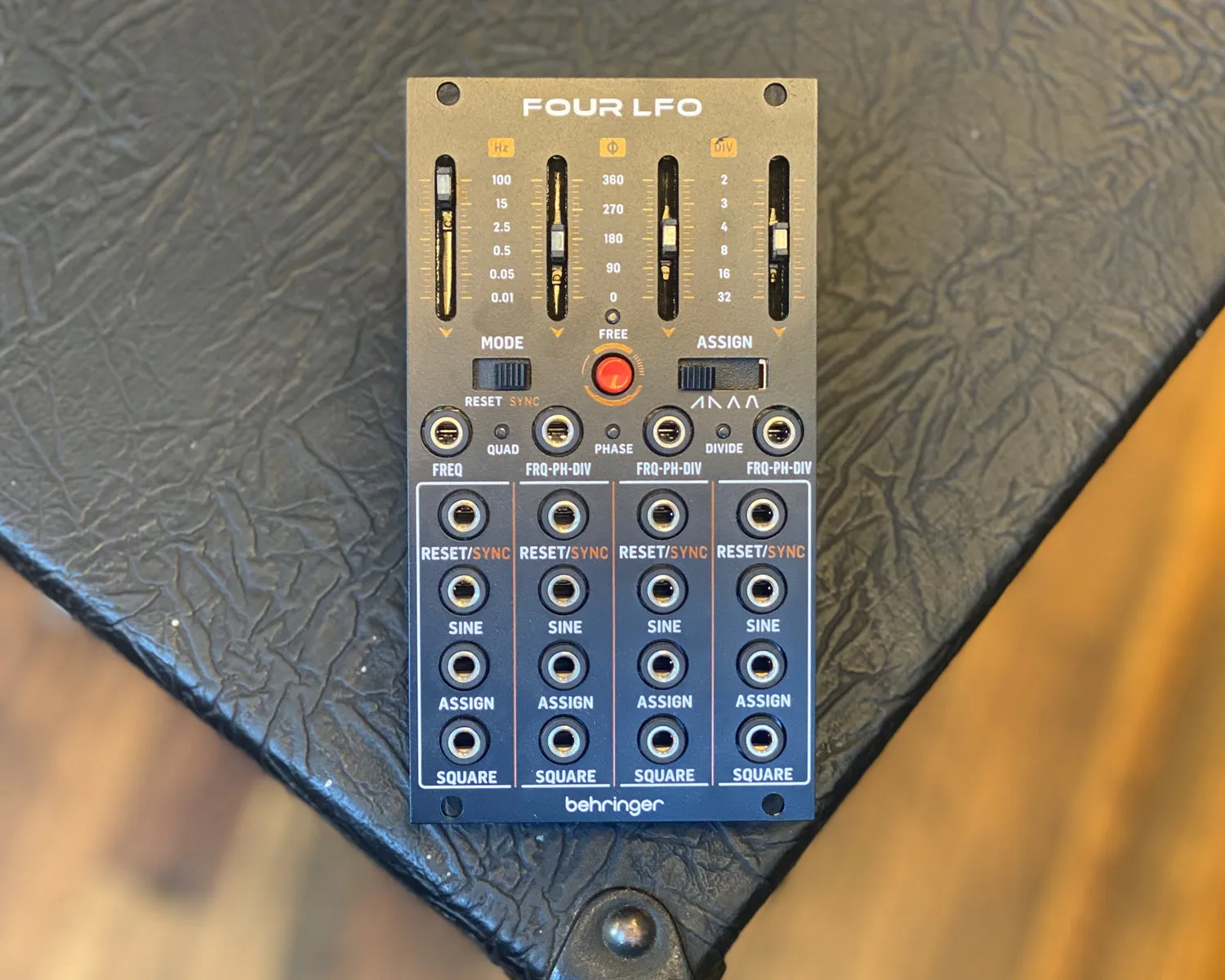 Behringer Four LFO