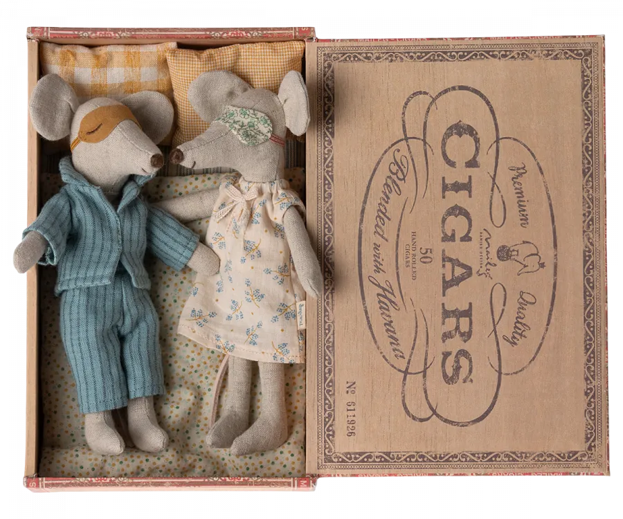 Maileg Mum and dad mice in cigarbox
