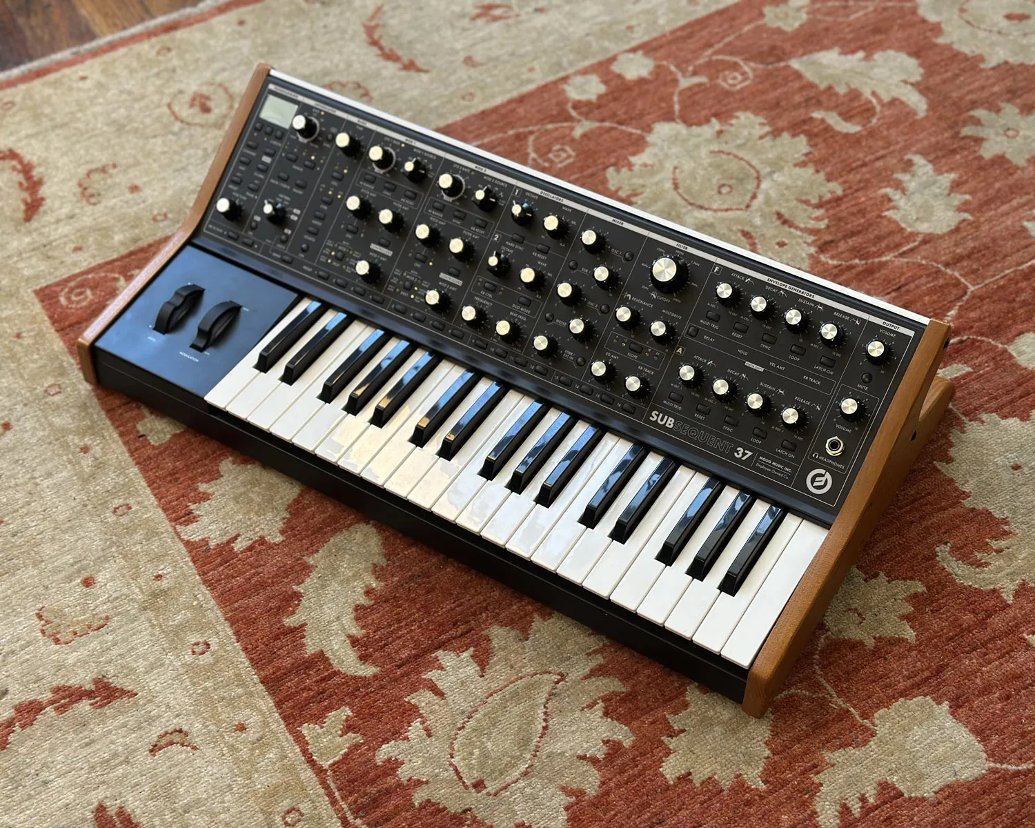 Moog Subsequent 37