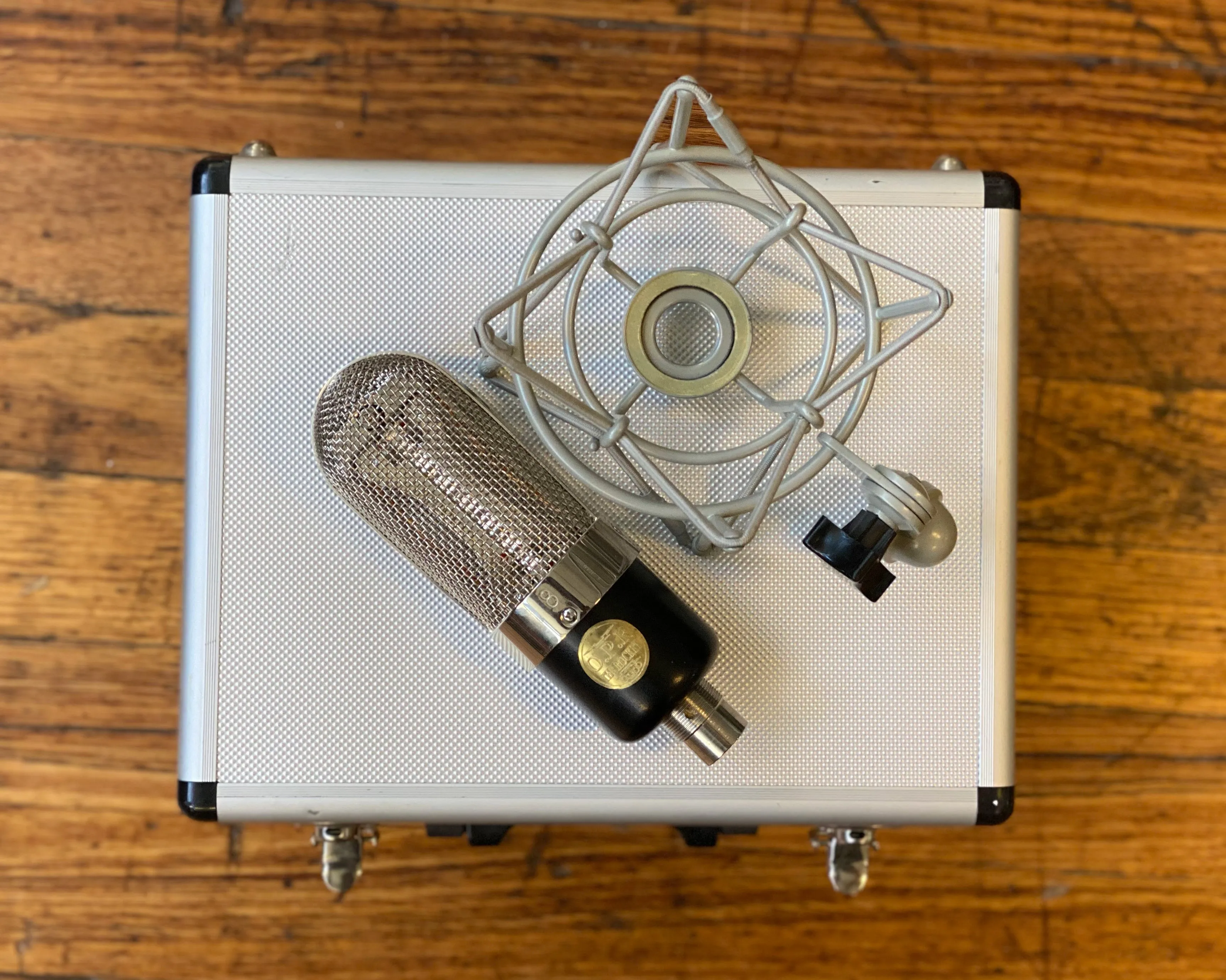 O.P.R The Rocket Ribbon Microphone