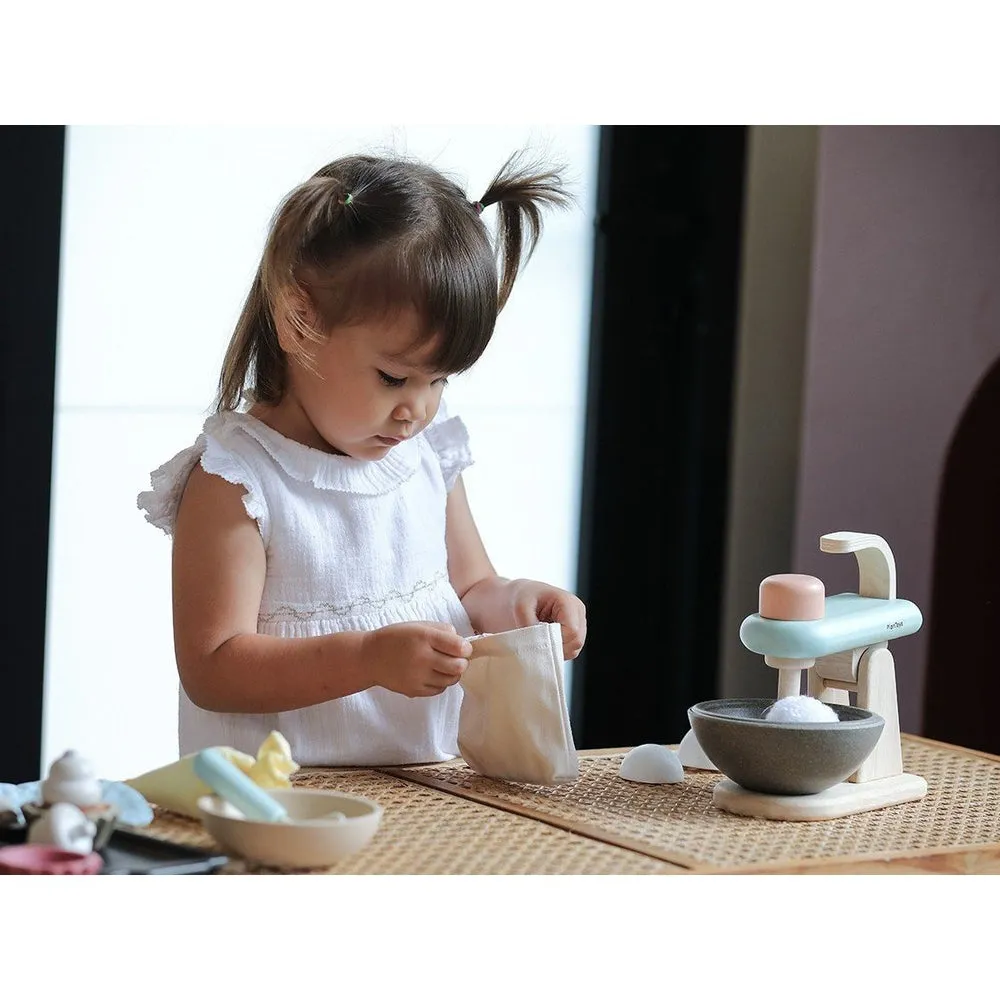 Plan Toys stand mixer set