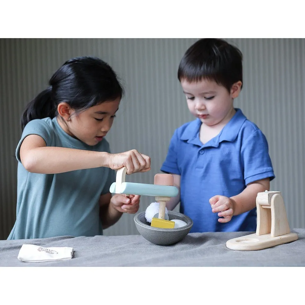 Plan Toys stand mixer set