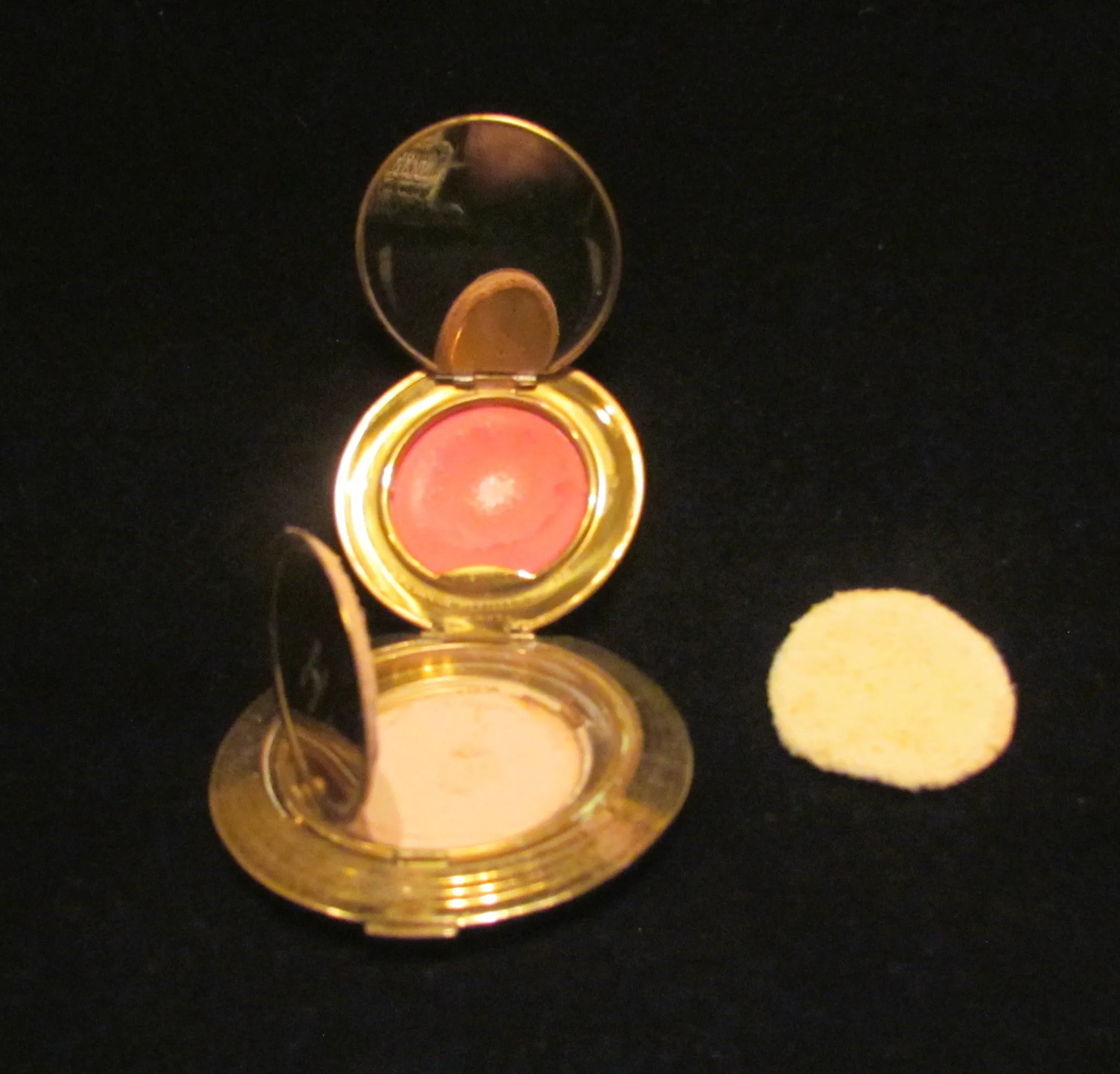 Richard Hudnut Brocade Compact Red Enamel And Gold Makeup Compact
